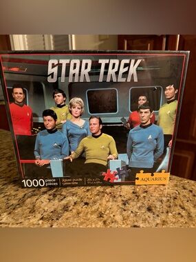 Star Trek Puzzle Original Crew Characters 1000 Piece Aquarius 20" x 27" - SEALED